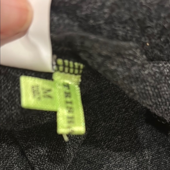 Stylish Black Crew Neck Sweater with Animal Print Details - Picture 5 of 10